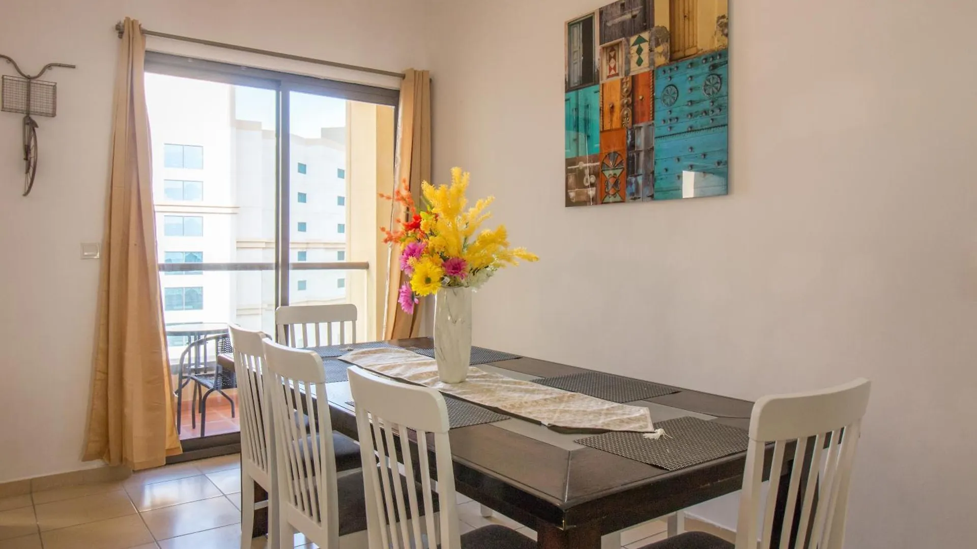 Spacious 4 Bedroom Apartment In Jbr, 5-Min Walk To The Beach, Marina Views Dubai