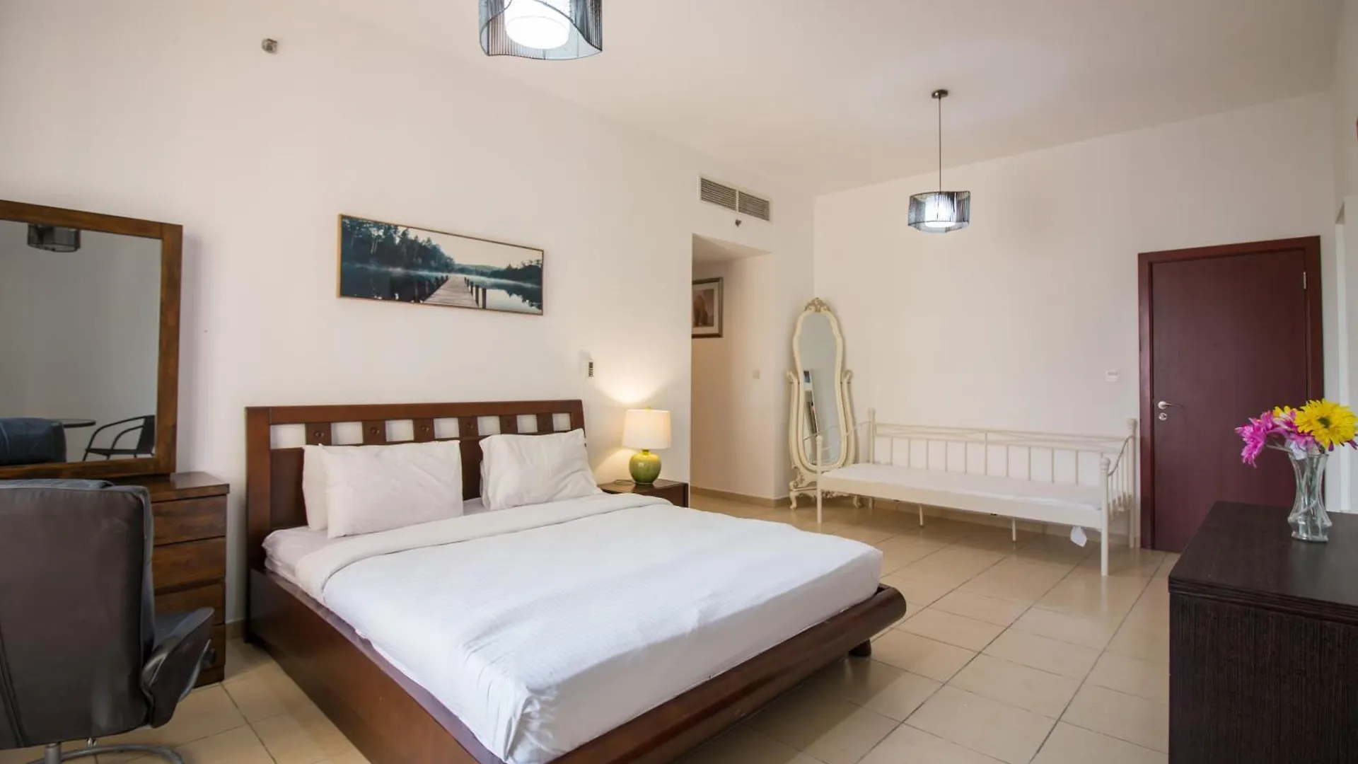 Spacious 4 Bedroom Apartment In Jbr, 5-Min Walk To The Beach, Marina Views Dubai