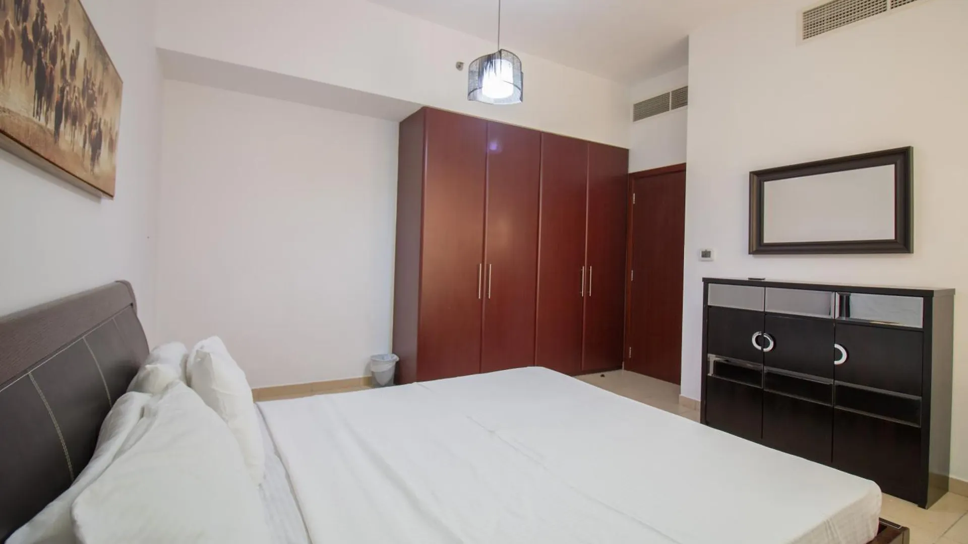 Spacious 4 Bedroom Apartment In Jbr, 5-Min Walk To The Beach, Marina Views Dubai