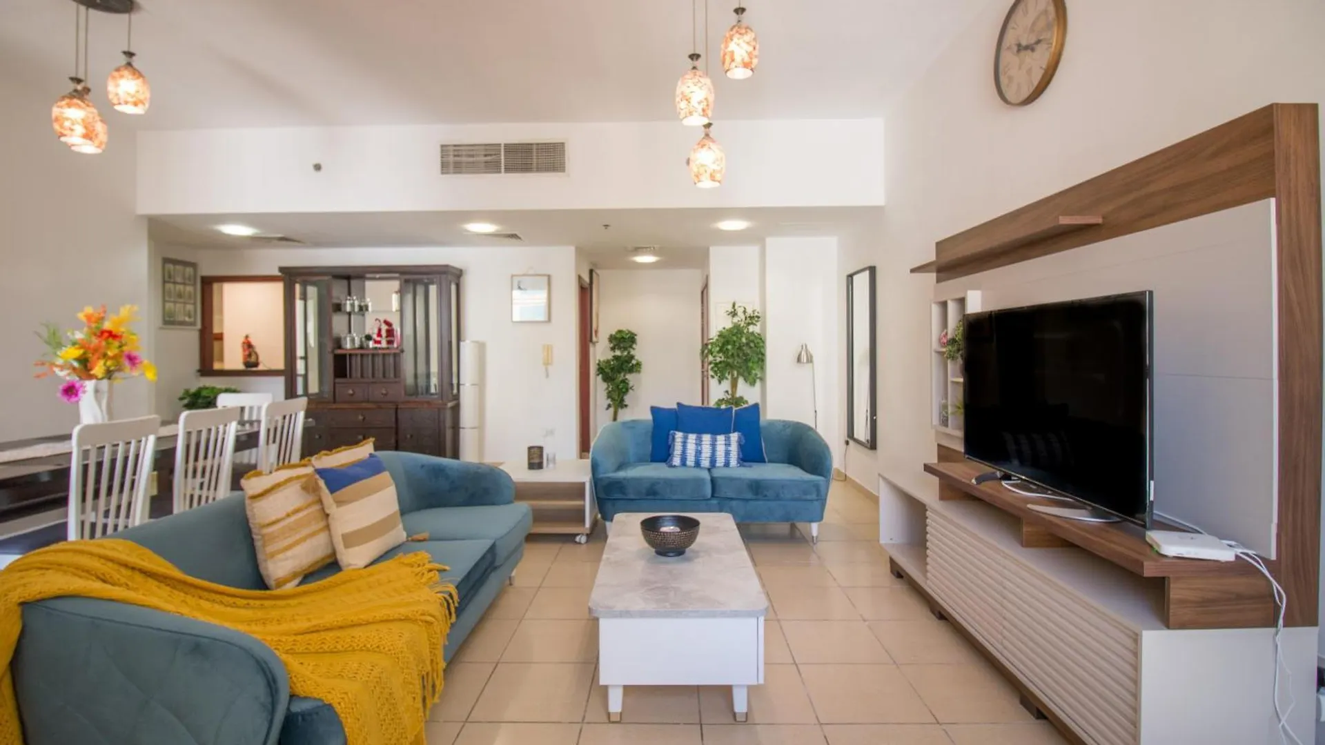 Spacious 4 Bedroom Apartment In Jbr, 5-Min Walk To The Beach, Marina Views Dubai