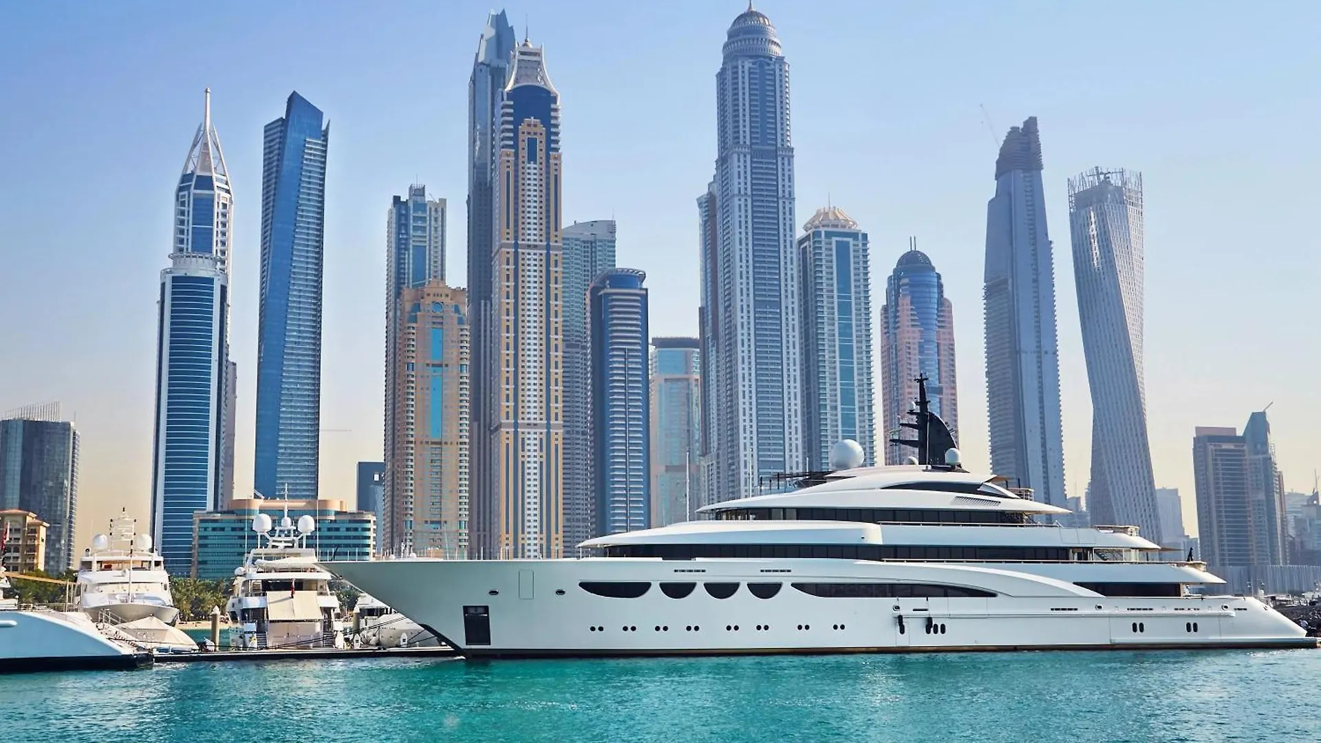 Spacious 4 Bedroom Apartment In Jbr, 5-Min Walk To The Beach, Marina Views Dubai